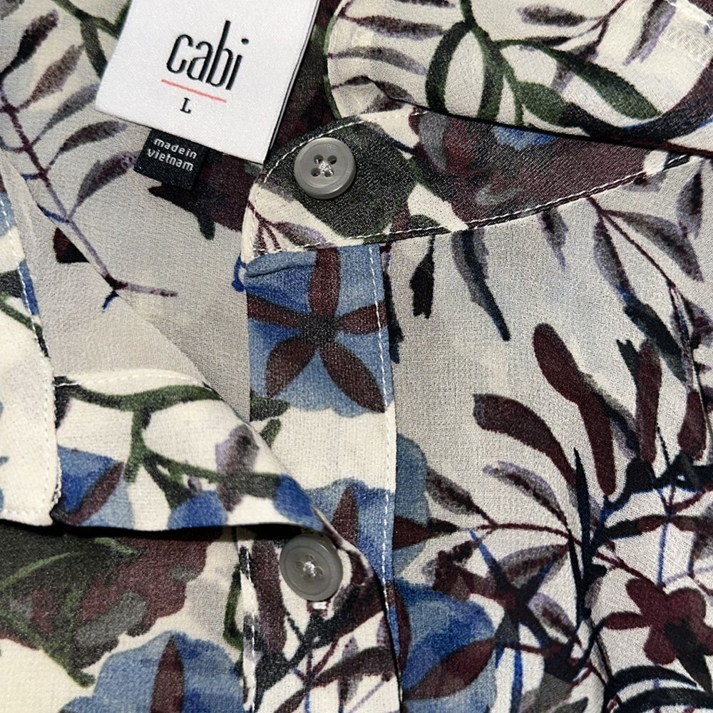 CAbi L Victoria Winter Floral Long Sleeve Front Tuck High Low Long Sleeve Blouse - Picture 16 of 16
